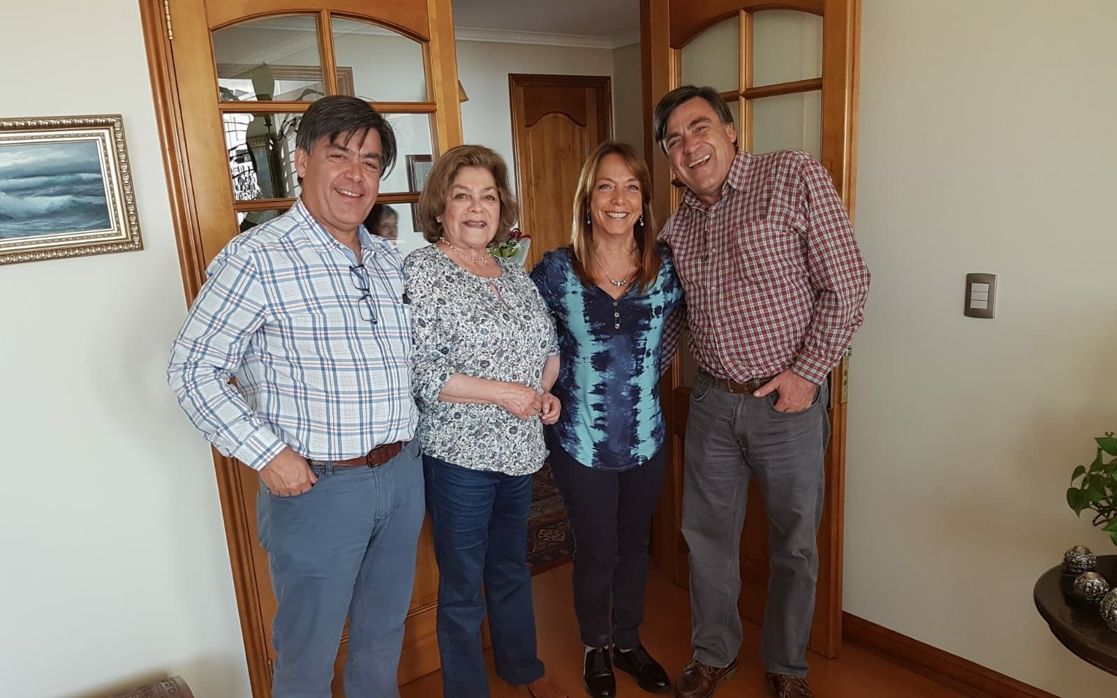 Patricia Fenero junto a sus tres hijos